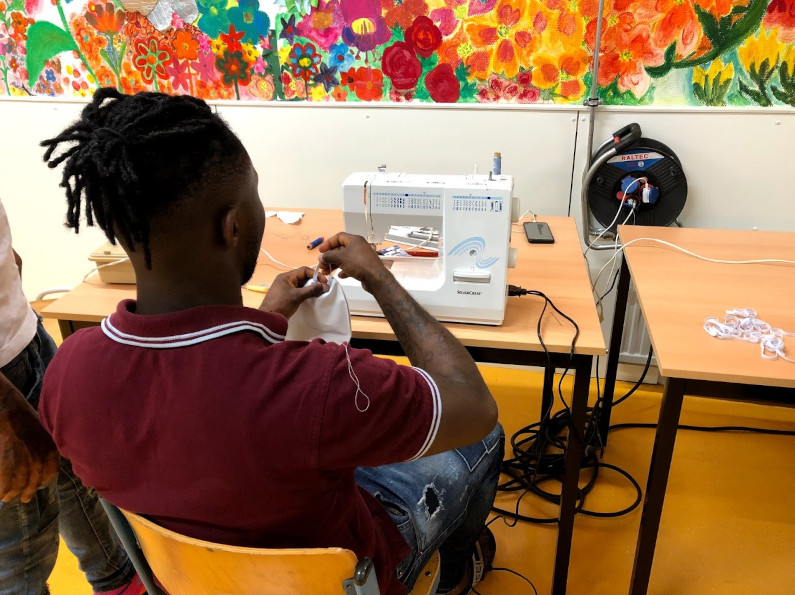 Pitch AZC Harderwijk naaimachines mondkapjes Harderwijkse Uitdaging