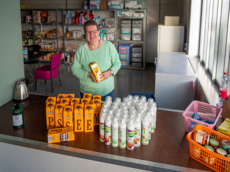Flexyz zorgt voor chocolademelk met slagroom voor Stichting Mensen In Nood Harderwijkse Uitdaging