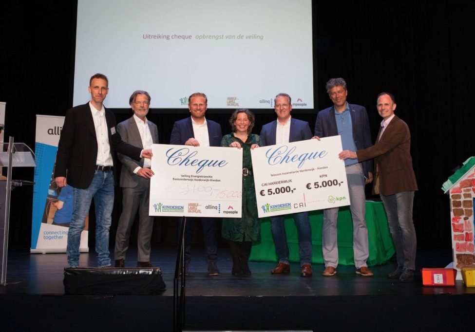 Bedrijfsleven brengt € 25.000 bij elkaar voor energietransitie Harderwijkse basisscholen Harderwijkse Uitdaging