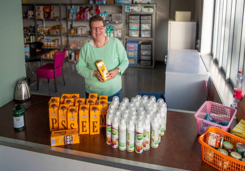 Flexyz zorgt voor chocolademelk met slagroom voor Stichting Mensen In Nood Harderwijkse Uitdaging